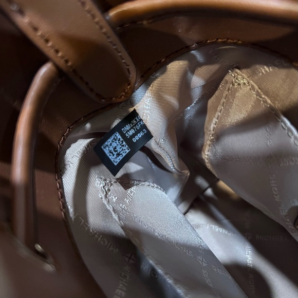 Michael Kors Suri Small Faux Fur Sherpa Tan Shearling Bucket Crossbody Bag - Picture 11 of 13